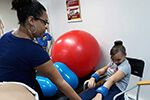 Fisioterapia e pediatria se encontram em um momento importante e divertido